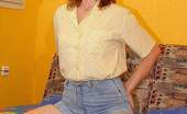 On Moms 526987 Hot Mom In JeansHot Mom In Jean Shorts And Without Them On Moms
