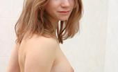 Honey School 529529 Perky Redhead Bathing Honey School
