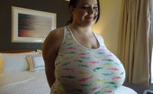 Divine Breasts 546381 Peyton Big Boobs 18yr Old Divine Breasts
