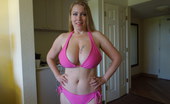 Divine Breasts 546841 Desiree De Luca Busty Bikini Divine Breasts
