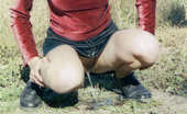 Pee Young See How This Girl Takes Off Her Underwear And Pisses In A Field Pee Young
