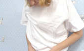 Pee Young 554744 Hot Young Blonde Pulls Her T-Shirt Up And Pees On The Floor Pee Young
