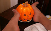 Nylon Feet Line 563976 Rita Pantyhosed Chick Gets Ready For A Halloween Party After Foot-Licking Play Nylon Feet Line
