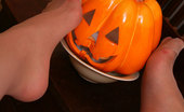 Nylon Feet Line 563976 Rita Pantyhosed Chick Gets Ready For A Halloween Party After Foot-Licking Play Nylon Feet Line
