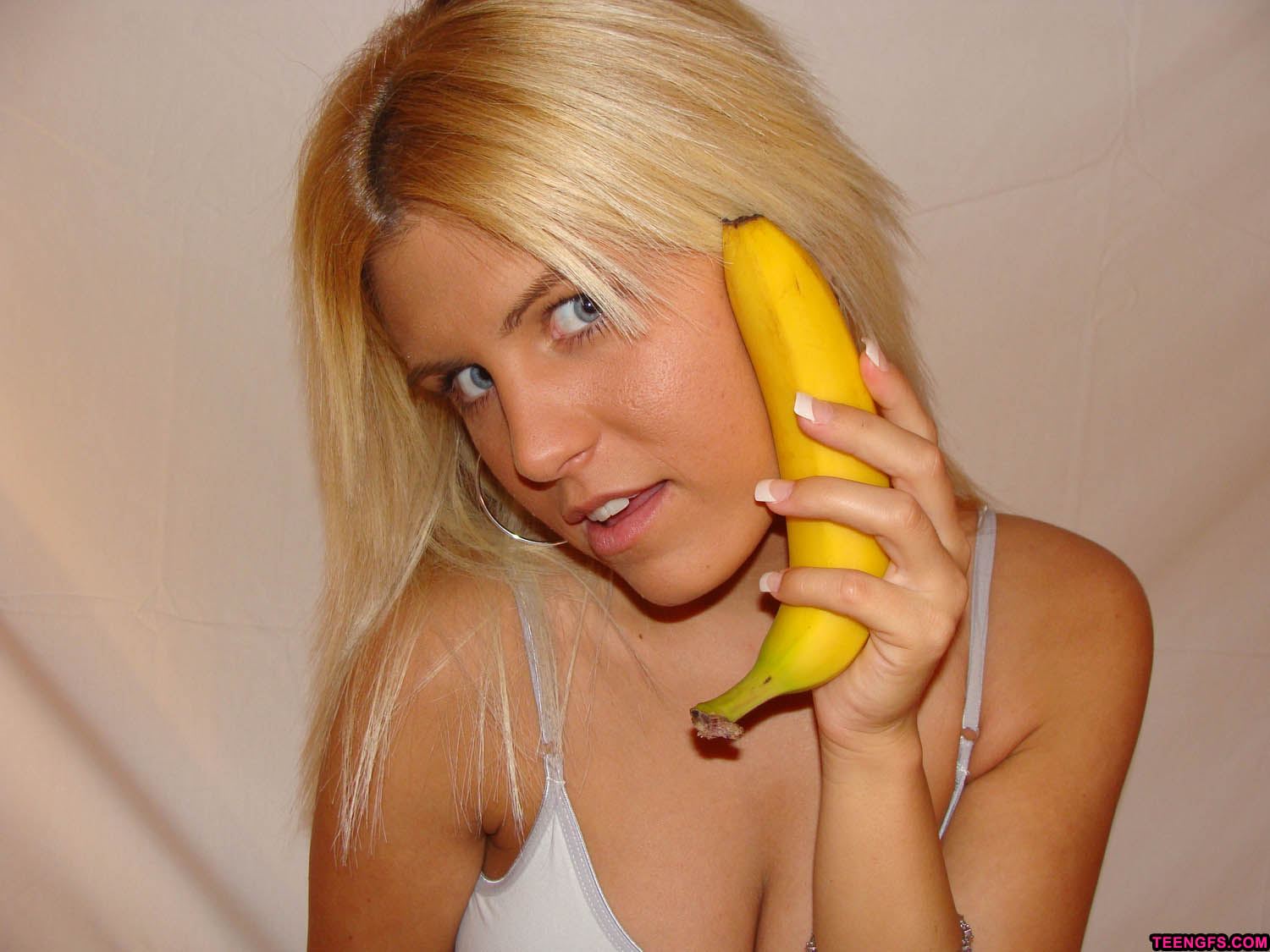 Teen Girlfriends Teen GF Going Crazy With A Banana 392879