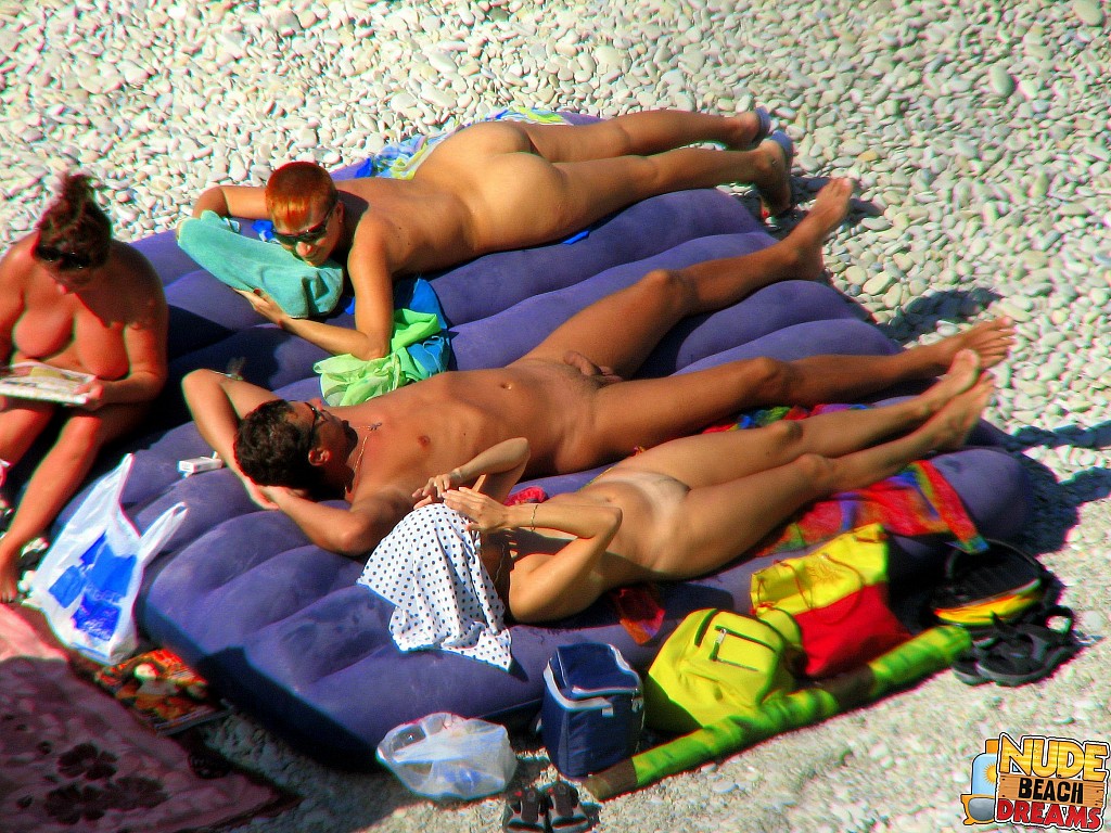Nude Beach Dreams Group Of Nudists Caught On Hidden Cam Nude Beach Dreams 469539 afbeelding
